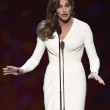 Caitlyn Jenner da uomo a donna. Premiata al Courage Awards si commuove1