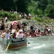 VIDEO YouTube: Carton Rapid Race, in 20mila alla discesa del fiume in barche di cartone3