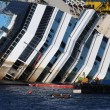 Costa Concordia: "Schettino lasciò nave sapendo che c'erano altri passeggeri a bordo"