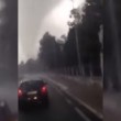 VIDEO YouTube - "Oh mio Dio, papi scappiamo", con l’auto dentro la tromba d’aria in Veneto 02