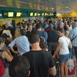 Fiumicino, particolarmente critica situazione Vueling dopo incendio: FOTO passeggeri in fila2