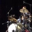 Foo Fighters, è il compleanno di un fan e Dave Grohl gli fa suonare batteria03