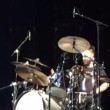Foo Fighters, è il compleanno di un fan e Dave Grohl gli fa suonare batteria04