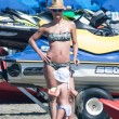 Michelle Hunziker, incidente sexy al mare: scosta gli slip e...FOTO4