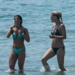 MIchelle Hunziker e Aurora in spiaggia a Forte dei Marmi 5