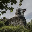 Indonesia, chiesa a forma di pollo gigante nascosta nella giungla05