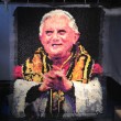 Ritratto di papa Ratzinger fatto con 17mila preservativi esposto a Milwuakee