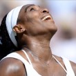 Serena Williams e le sopracciglia: la tennista va dall'estetista e spiazza il web