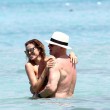 Aida Yespica, bagno hot con il fidanzato Roger Jenkins a Formentera FOTO3