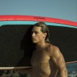 Tahiti, surfer Niccolò Porcella travolto da onda gigante: "Grato di essere vivo" 2