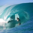 Tahiti, surfer Niccolò Porcella travolto da onda gigante: "Grato di essere vivo" 3