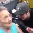 Gb, bisnonna di 79 anni va in sedia a rotelle a farsi fare un tatuaggio4