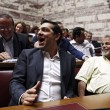 Grecia, Tsipras ai parlamentari Syriza: "Se non votate l'accordo, mi dimetto"