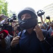 Grecia, Yanis Varoufakis si dimette: "Lo faccio per aiutare Tsipras." Poi se ne va con la moglie in moto6