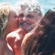Massimo Ferrero a Sabaudia: "Viperetta" beato tra le donne in spiaggia
