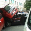 Incidente nel centro di Messina utilitaria contro auto Carabinieri FOTO