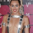 Mtv Awards: Miley Cyrus, nude look esagerato116