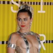Mtv Awards: Miley Cyrus, nude look esagerato11