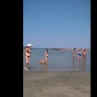VIDEO YouTube, Fiumicino: insulti a ragazza al mare col cane4