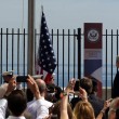 Kerry davanti all'ambasciata Usa all' Avana