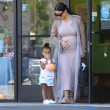 Kim Kardashian incinta, a passeggio con Kourtney e i cuginetti North e Mason5