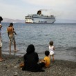 A Kos arriva la nave che registerà i profughi7