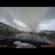VIDEO YouTube - Taiwan, arriva il tornado e l'auto vola3