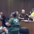 VIDEO YouTube Papà prende a pugni killer figlia in Tribunale 04