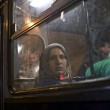 Profughi a piedi, Vienna e Berlino aprono Ungheria offre bus3