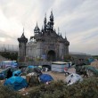 VIDEO YOUTUBE Dismaland, parco Bansky ai migranti di Calais