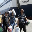 Atene, migranti siriani arrivano al Pireo 2