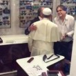 Papa Francesco da ottico fuori Vaticano: "Mi faccia pagare" 4
