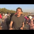 VIDEO YouTube: migrante appena sbarcato bacia inviato Cnn2