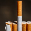 Sigarette: vietato fumare in auto e via i pacchetti da 10