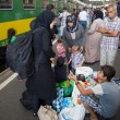 Migranti: assalto treni in Ungheria, nessuno vuole scendere 6