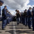 Ungheria, migranti sfondano confine. Muro non finito, via il ministro 3