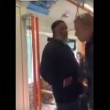 VIDEO YouTube. Mette piedi su sedile, attaccata da musulmano 03