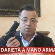 Gianluca Buonanno mostra pistola a skyTg3