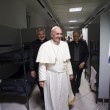 Papa Francesco visita dormitorio clochard vicino a Vaticano 3