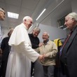 Papa Francesco visita dormitorio clochard vicino a Vaticano 5