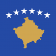 La divisa del Kosovo aveva molta somiglianza con la maglietta della Nazionale di calcio dell'Albania, ma con un disegno differente. Con l'indipendenza proclamata nel 2008 e la proclamazione della nuova bandiera la divisa cambia, adottando il colore azzurro (con bordi gialli) per la maglia e per i calzettoni, bianco per i pantaloncini, i colori nazionali. In trasferta, colori invertiti: maglietta gialla, pantaloncini blu, calzettoni come la maglia.