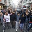 Istanbul, in migliaia protestano per l'attentato ad Ankara