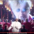 Crozza duetto Papa Francesco-Elton John: "Gay in the church"