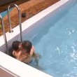 Grande Fratello 14, Barbara e Manfredi hot: sesso in piscina02