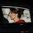 Kate Middleton in rosso: gioielli e diadema famiglia reale