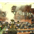 VIDEO YouTube. Kosovo, lancio di fumogeni in Parlamento