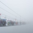 Nebbia sul ponte sospeso a 1000 metri: passeggiata nel nulla 03