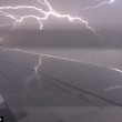 Australia, aereo in volo colpito da fulmini