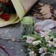 Attentati Parigi, fiori al Bataclan e musica in strada