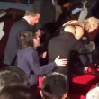 Jennifer Lawrence cade (ancora) sul red carpet a Madrid02